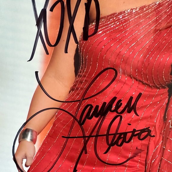 Lauren Alaina autographed poster - like new condition - Picture 2 of 2